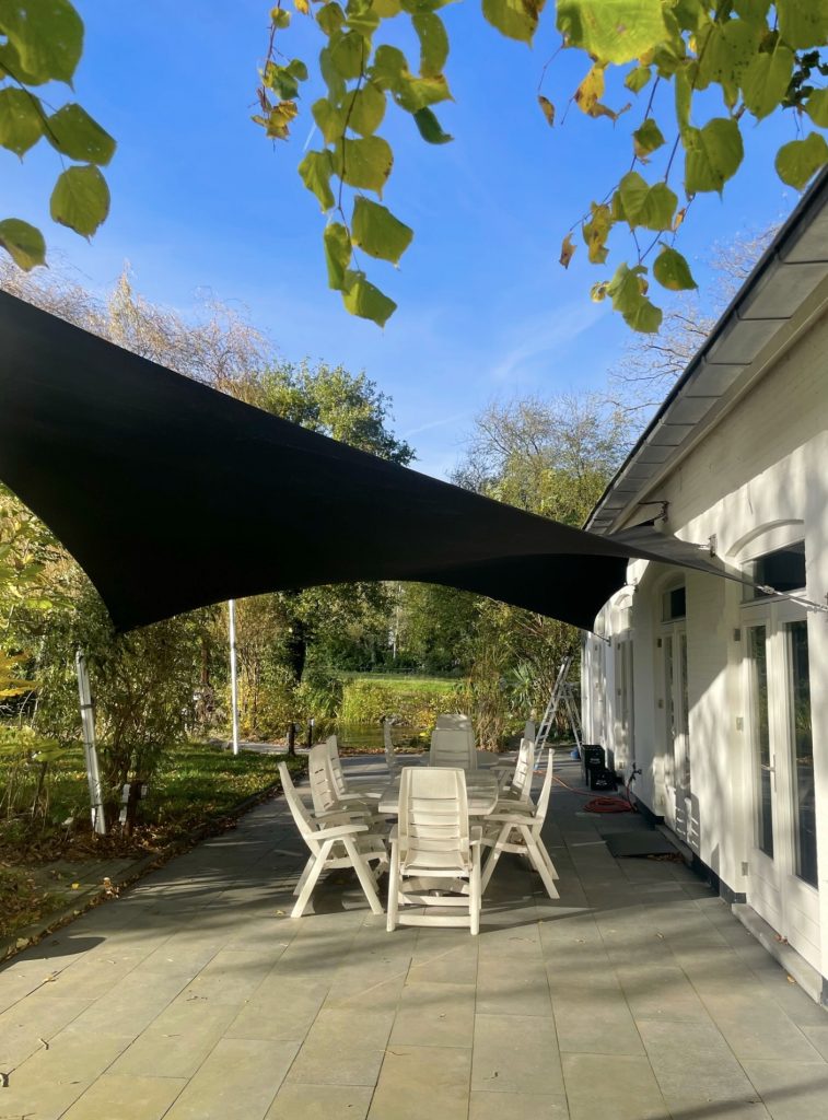 Terrasoverkapping_doek_stormvast - Manta Roofs terrasoverkapping-doek-verwijderbaar
