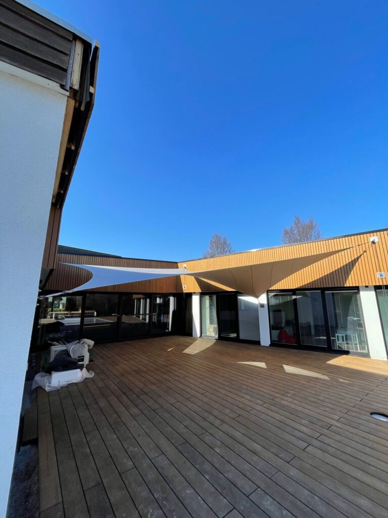 Overkapping-op-maat-van-textiel-verwijderbaar-stormvast-sfeervol - Manta Roofs Overkapping-op-maat-van-textiel-verwijderbaar-stormvast-sfeervol