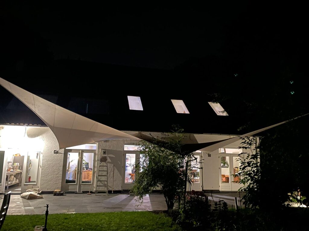 Zeildoek-zonnedoek-stormvast-verwijderbaar-sfeervol-in-de-tuin - Manta Roofs Zeildoek-zonnedoek-stormvast-verwijderbaar-sfeervol-in-de-tuin