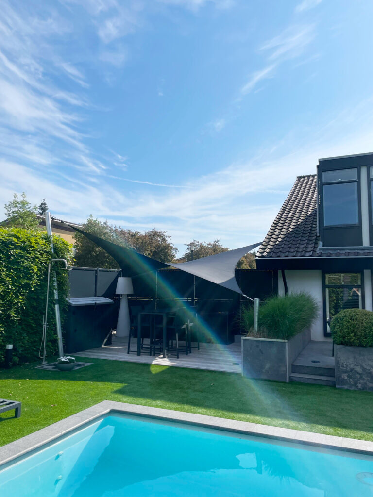 Manta-Roofs-hypar-overkapping-luxe-stormvast-zeildoek-schaduwdoek-op-maat - Manta Roofs Manta-Roofs-hypar-overkapping-luxe-stormvast-zeildoek-schaduwdoek-op-maat