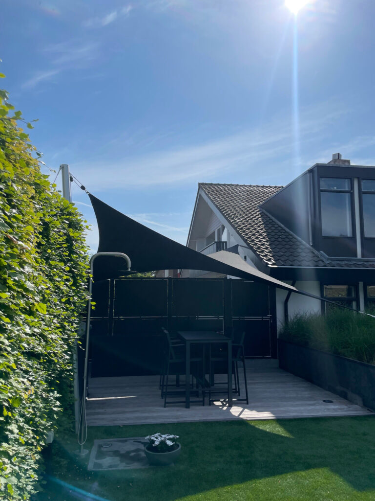 tuinoverkapping-luxe-buitenleven-sfeervolle-tuin-manta-roofs - Manta Roofs tuinoverkapping-luxe-buitenleven-sfeervolle-tuin-manta-roofs