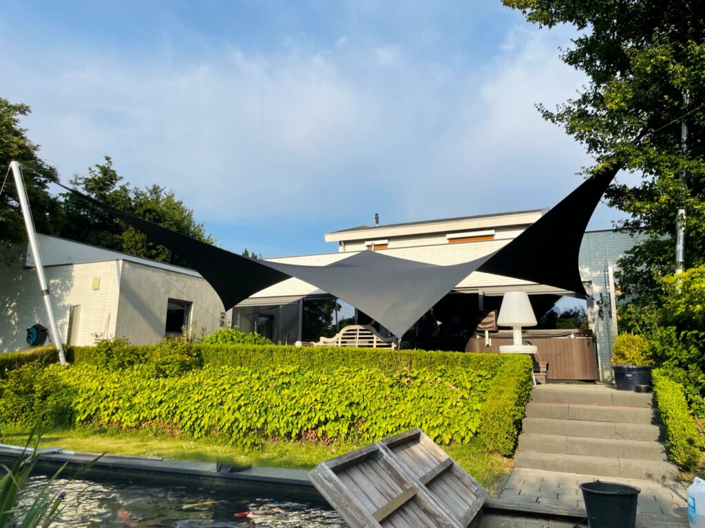 Groot-zeildoek-terras-op-maat-verwijderbaar-stormvast - Manta Roofs Groot-zeildoek-terras-op-maat-verwijderbaar-stormvast