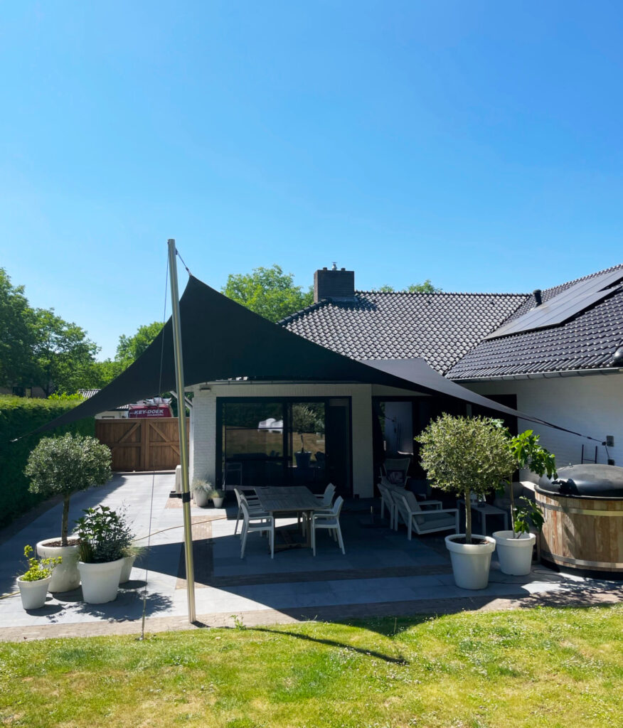 Stormvast-doek-gezellig-in-de-tuin - Manta Roofs Stormvast-doek-gezellig-in-de-tuin