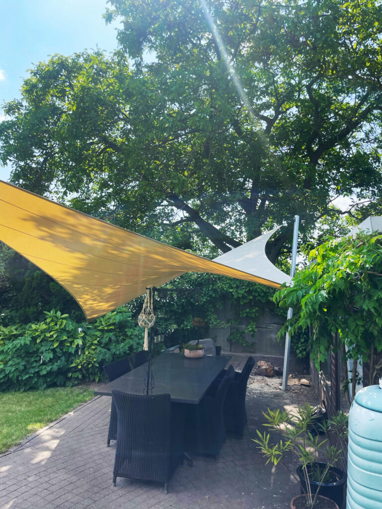 Stormvast-zonnezeil-overkapping-tuin-achtertuin-schaduwdoek - Manta Roofs Stormvast-zonnezeil-overkapping-tuin-achtertuin-schaduwdoek