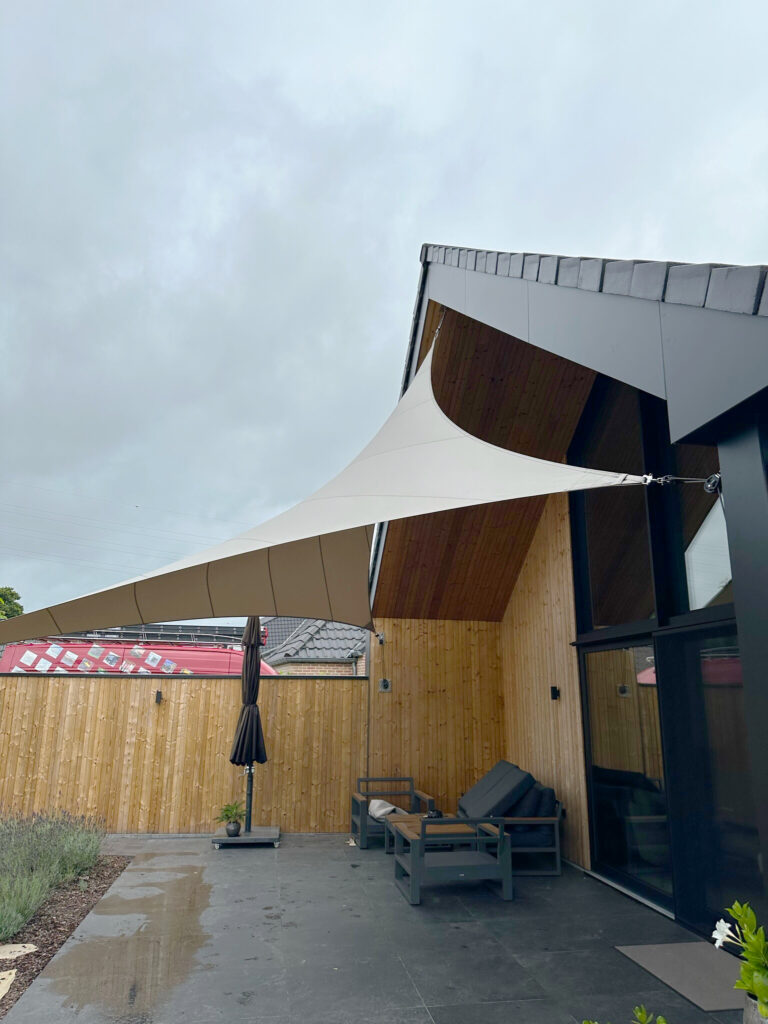 Overkapping-bij-loftwoning-voor-schaduw - Manta Roofs