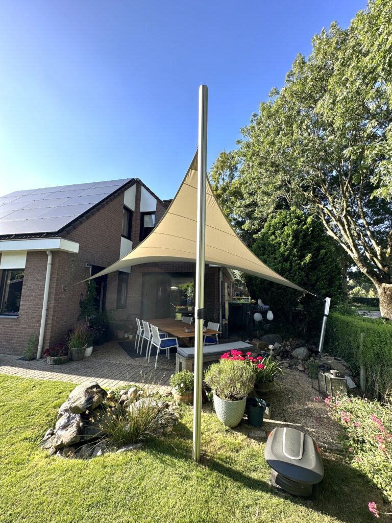 Bijzondere-overkapping-aan-huis-strak-gespannen - Manta Roofs Bijzondere-overkapping-aan-huis-strak-gespannen