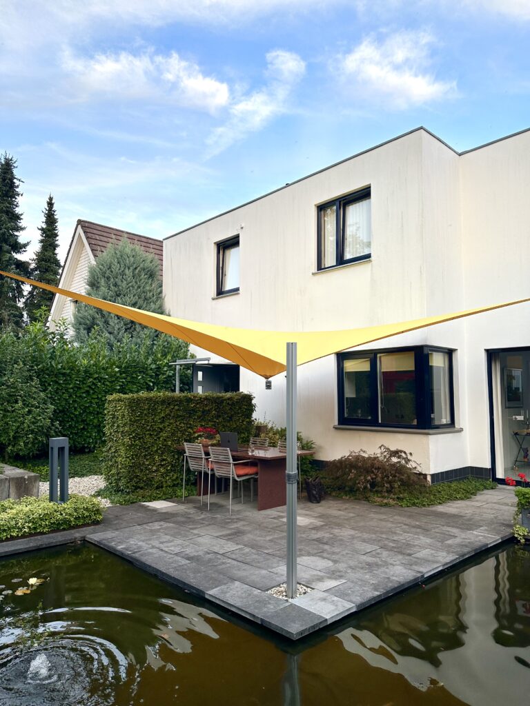 Design-zomer-overkapping-sfeervol-in-de-tuin - Manta Roofs Design-zomer-overkapping-sfeervol-in-de-tuin