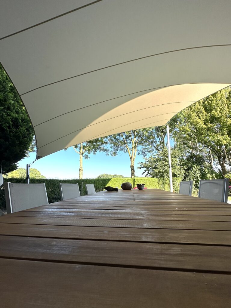 Terrasoverkapping-zicht-behouden-op-maat-verwijderbaar - Manta Roofs Terrasoverkapping-zicht-behouden-op-maat-verwijderbaar