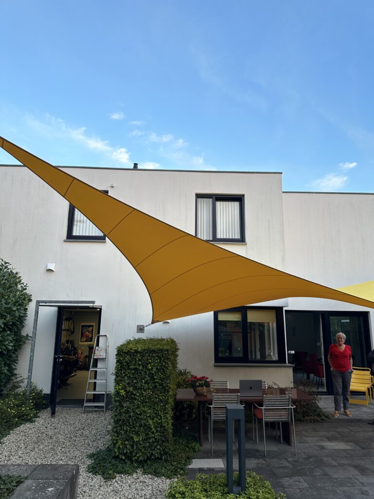 Zonnedoek-verwijderbaar-stormvast-lichtdoorlatend - Manta Roofs Zonnedoek-verwijderbaar-stormvast-lichtdoorlatend