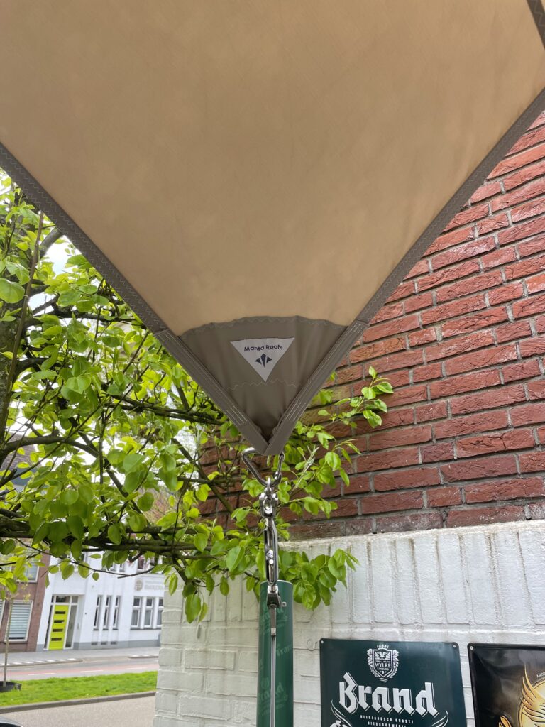 Cafe-tramhalt-weert-manta-roofs - Manta Roofs Cafe-tramhalt-weert-manta-roofs