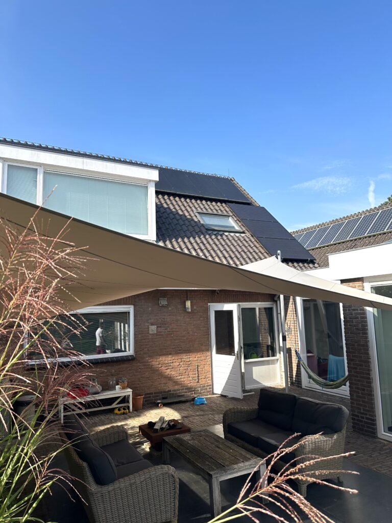 Een-spanzeil-plaatsen-op-maat - Manta Roofs Een-spanzeil-plaatsen-op-maat