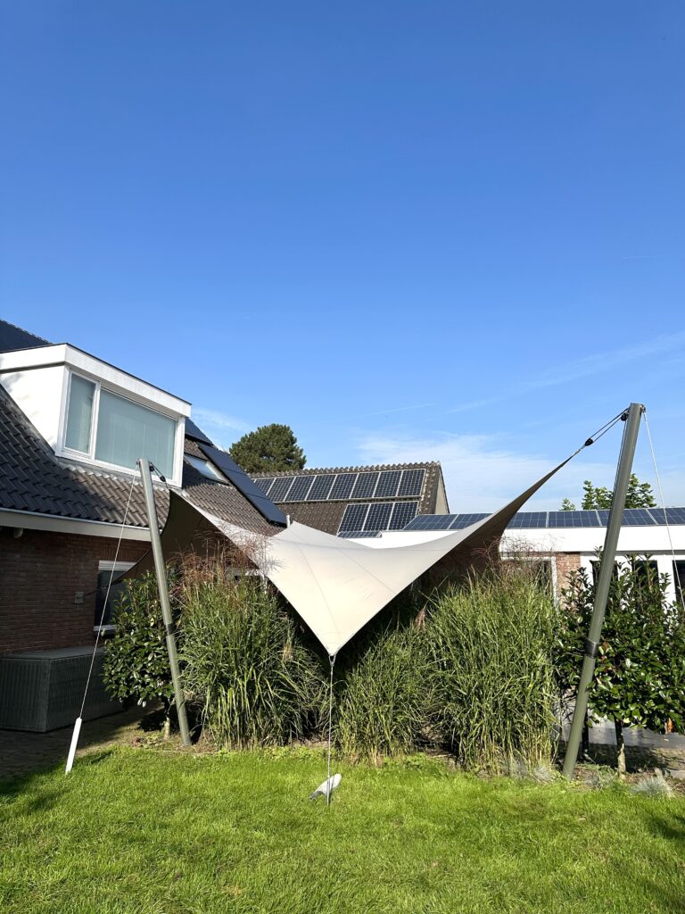 Gespannen-zeil-doek-op-maat-stormvast - Manta Roofs Gespannen-zeil-doek-op-maat-stormvast