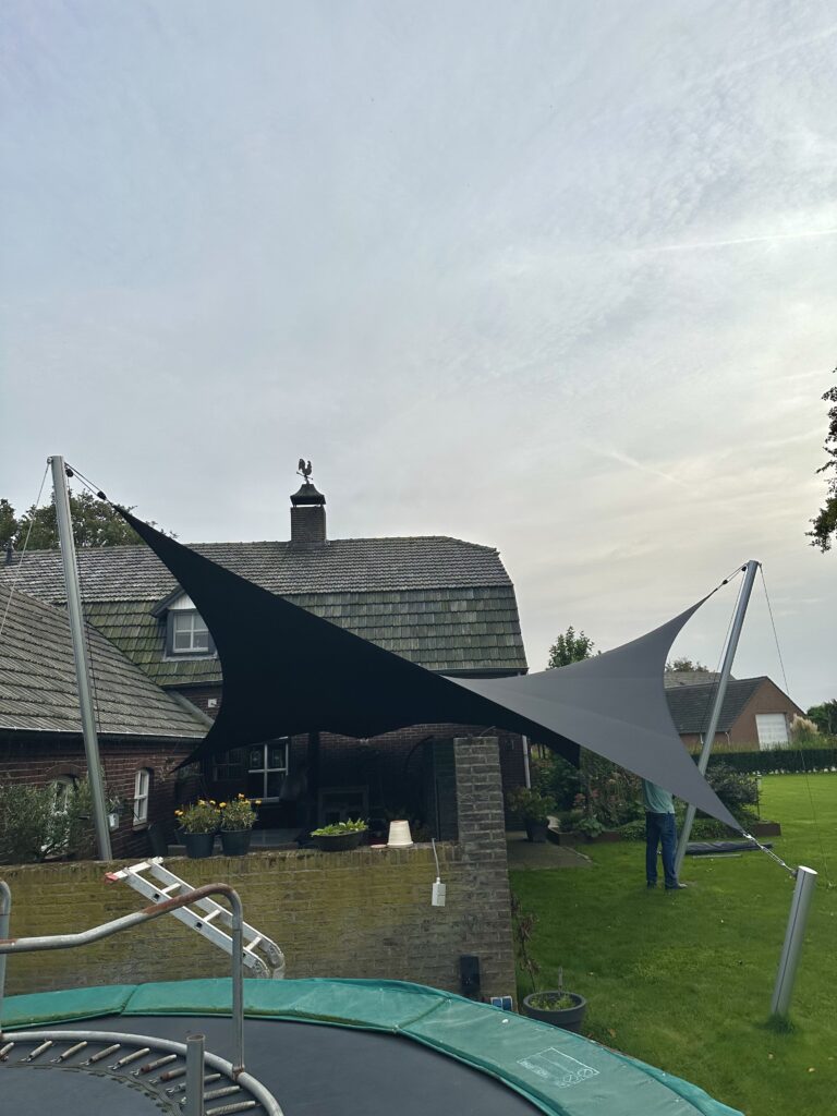 Is-een-schaduwdoek-waterdicht-als-overkapping - Manta Roofs Is-een-schaduwdoek-waterdicht-als-overkapping