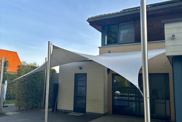 Luxe-schaduwdoek-waterdicht-aan-huis