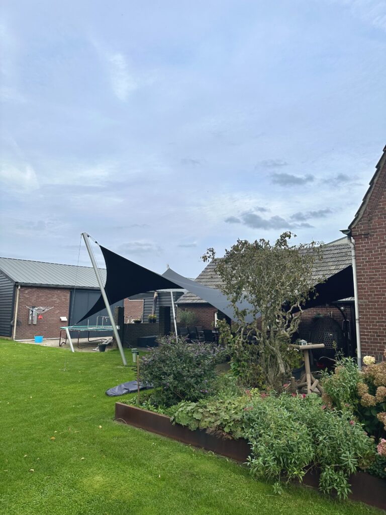 Professioneel-schaduwdoek-laten-monteren - Manta Roofs Professioneel-schaduwdoek-laten-monteren