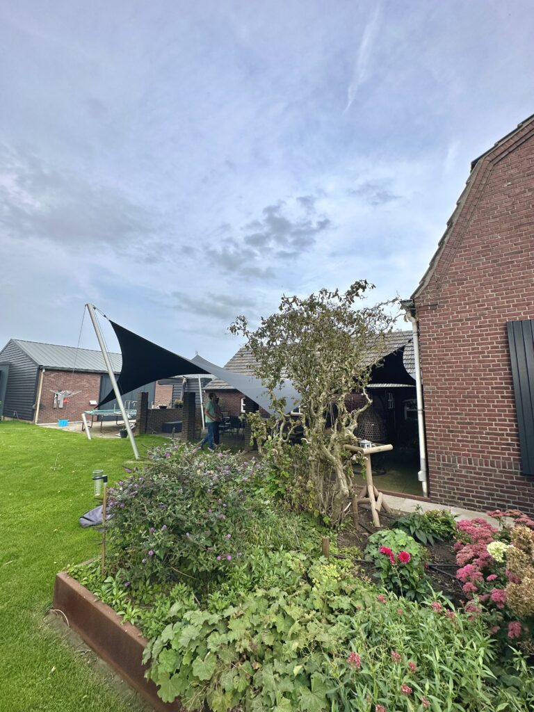 Professioneel-schaduwdoek-op-maat-overkapping - Manta Roofs Professioneel-schaduwdoek-op-maat-overkapping