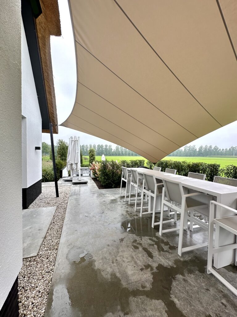 Schaduwdoek-lichtdoorlatend-aan-huis-voor-terras - Manta Roofs Schaduwdoek-lichtdoorlatend-aan-huis-voor-terras