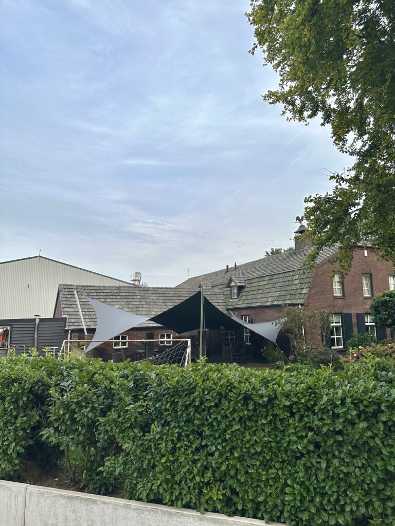 Schaduwdoek-overkapping-stormvast-verwijderbaar-lichtdoorlatend - Manta Roofs Schaduwdoek-overkapping-stormvast-verwijderbaar-lichtdoorlatend