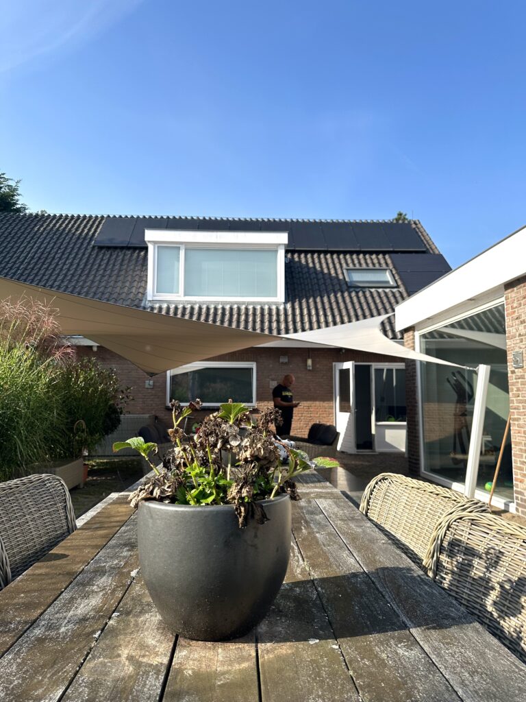 Spanzeil-op-maat-tuinontwerp-design-stormvast-waterdicht - Manta Roofs Spanzeil-op-maat-tuinontwerp-design-stormvast-waterdicht