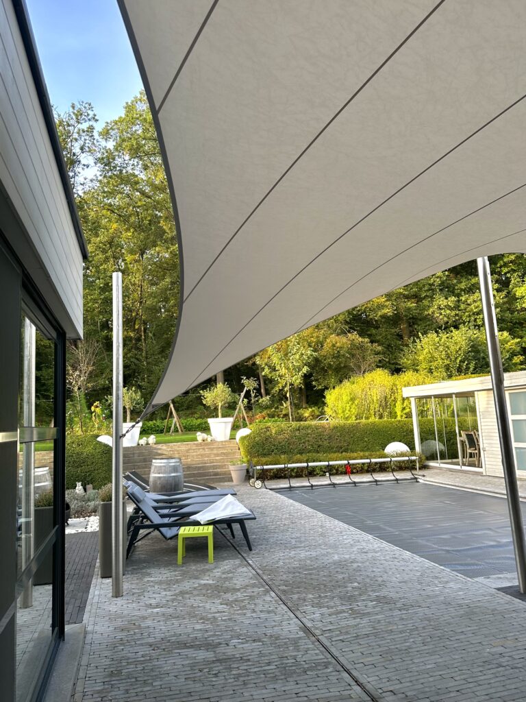 Waterdicht-schaduwdoek-laten-plaatsen-thuis - Manta Roofs Waterdicht-schaduwdoek-laten-plaatsen-thuis