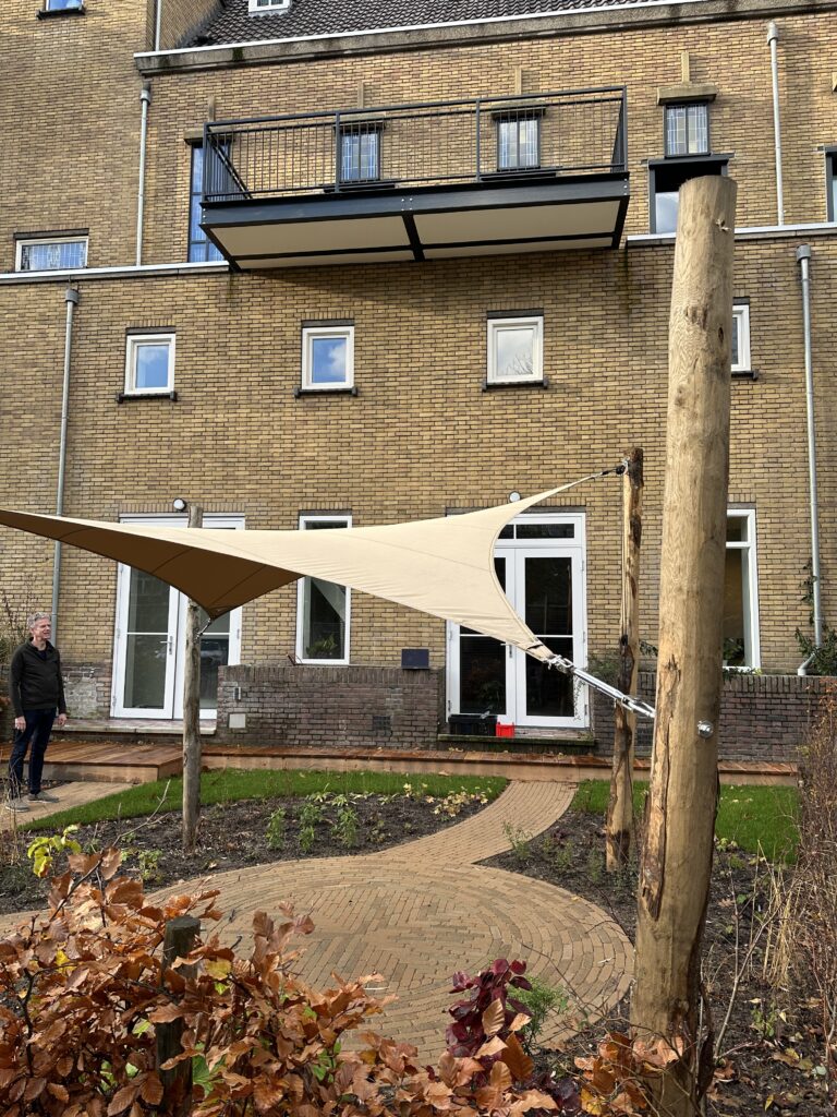 Zonnedoek-geplaatst-in-zuid-holland - Manta Roofs Zonnedoek-geplaatst-in-zuid-holland