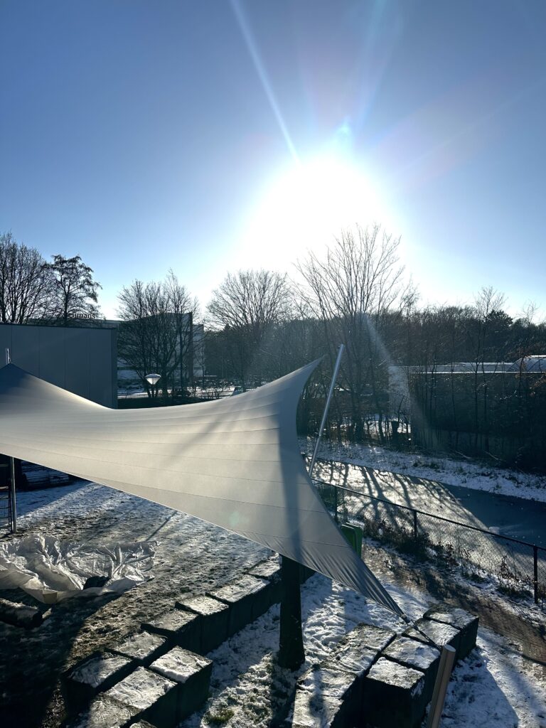 Zonwering-schoolplein-manta-roofs-eindhoven - Manta Roofs
