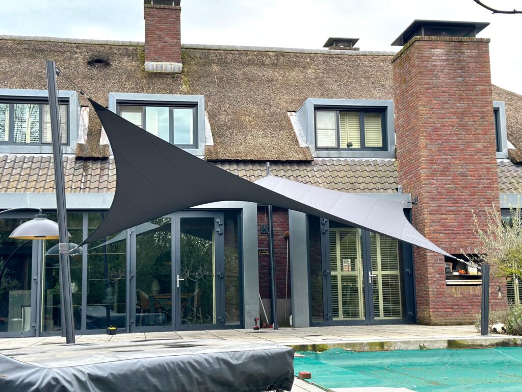 Design-schaduwdoek-maatwerk-laten-plaatsen - Manta Roofs Design-schaduwdoek-maatwerk-laten-plaatsen