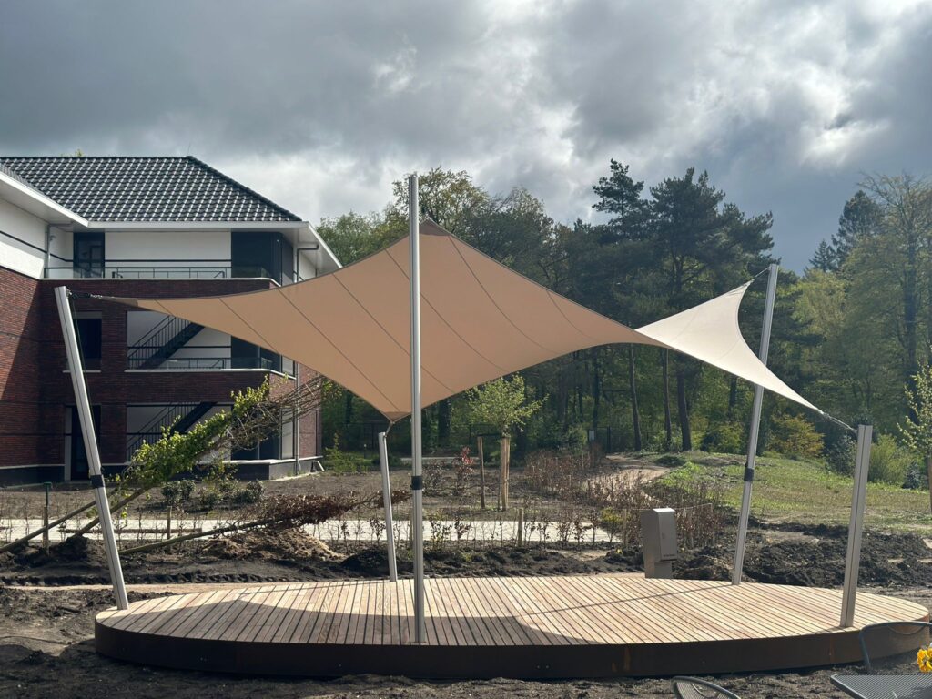 Het-zonnehuis-doorn-overkapping-zeildoek - Manta Roofs Het-zonnehuis-doorn-overkapping-zeildoek