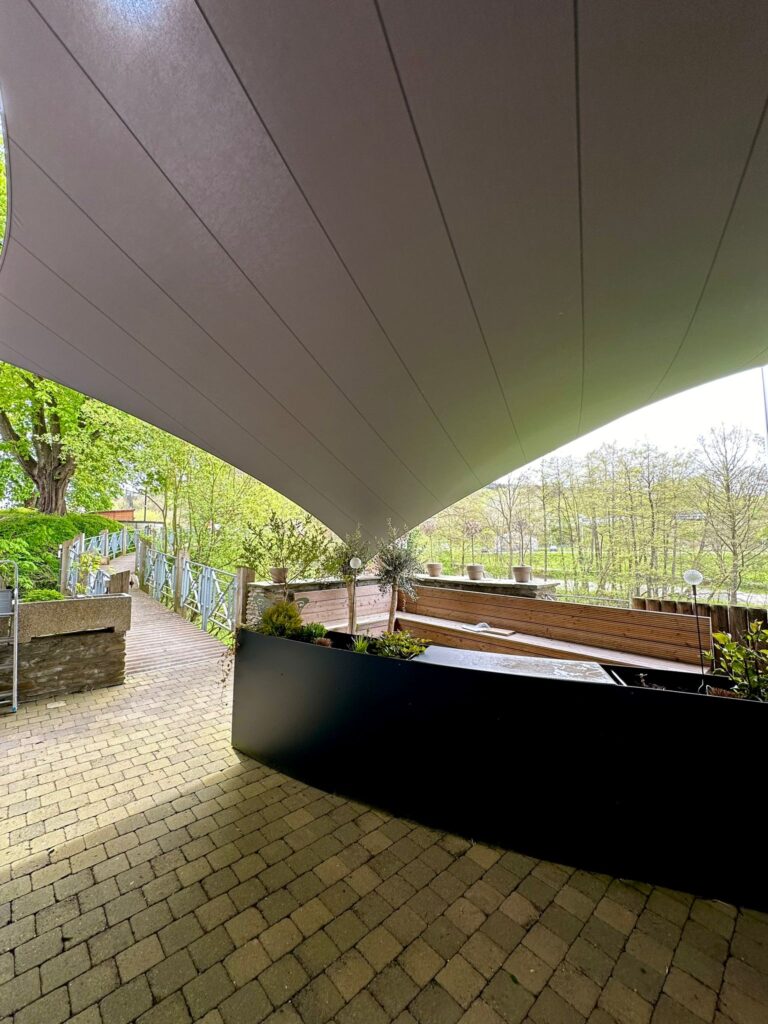 Lichtdoorlatend-zeildoek-restaurant - Manta Roofs Lichtdoorlatend-zeildoek-restaurant