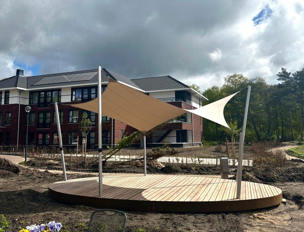 Podium-overkapping-van-zeildoek-doorn-manta-roofs - Manta Roofs Podium-overkapping-van-zeildoek-doorn-manta-roofs