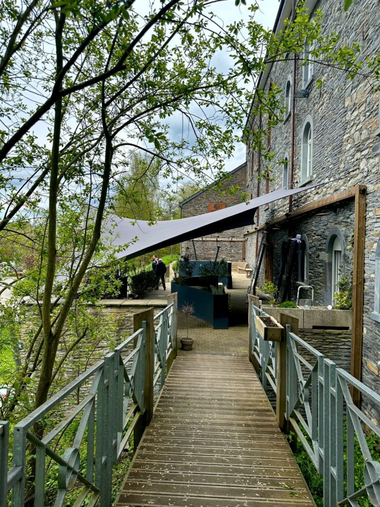 Restaurant-overkapping-over-het-terras-waterdicht - Manta Roofs Restaurant-overkapping-over-het-terras-waterdicht