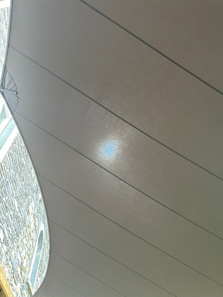 Restaurant-terras-overkappen-met-zeildoek - Manta Roofs Restaurant-terras-overkappen-met-zeildoek