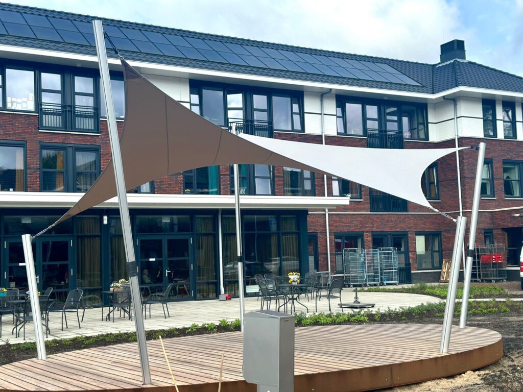 Schaduwdoek-het-zonnehuis-doorn - Manta Roofs Schaduwdoek-het-zonnehuis-doorn