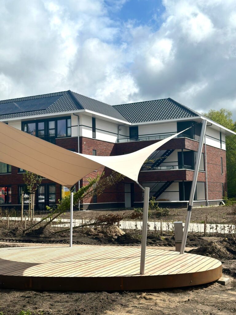 Stormvast-zeildoek-doorn-podium - Manta Roofs Stormvast-zeildoek-doorn-podium